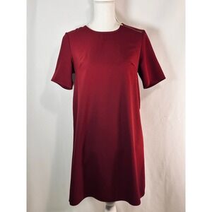 Miin Burgundy Short Sleeve Pleated Back Shift Dress  Shoulder Zipper Detail 8